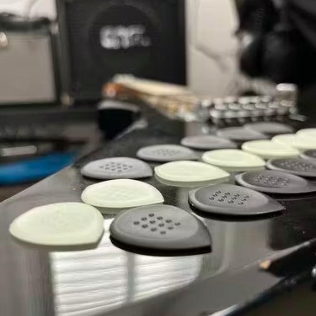 Stealth: Bringing Precision & Clarity to Guitar Playing - AttakPik