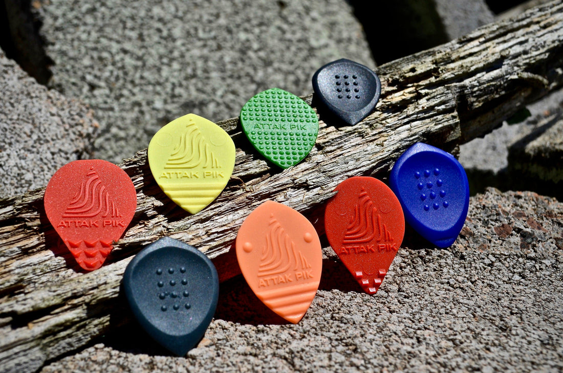 Buying Guide: How To Choose The Right Guitar Pick - AttakPik